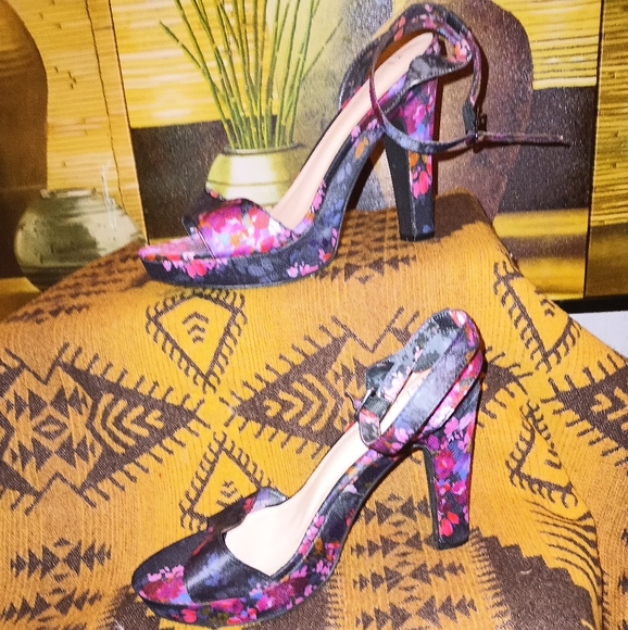 Ladies retro ankle strap platform open toe heels - Picture 7 of 7